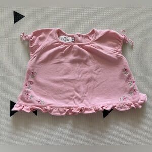 Elle Paris|Baby girl pink short sleeve ruffle top with floral embroidery•••Flowy